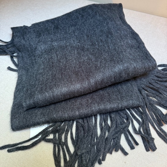 Steve Madden Black Charcoal Gray Blanket Wrap NWT - Picture 1 of 8